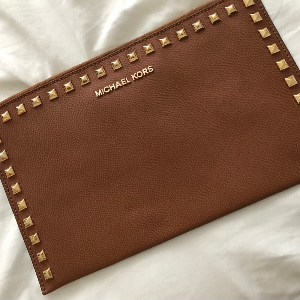 Brown clutch